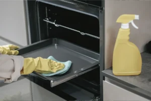 how to clean oil from oven